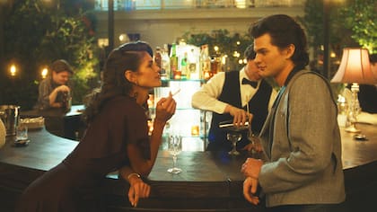 Kaia Gerber y Homer Gere se conocieron por primera vez en el rodaje de la serie pese a que sus respectivos padres estuvieron casados entre 1991 y 1995