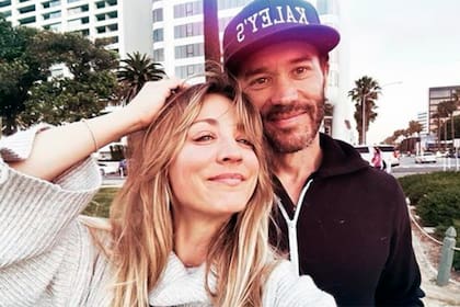 Kaley Cuoco aseguró que su amor por Tom Pelphrey fue "amor a primera vista"