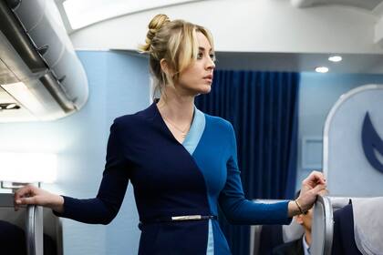 Kaley Cuoco brilla en The Flight Attendant, una de las grandes comedias de HBO Max