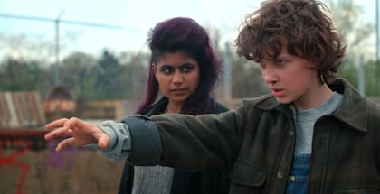 Kali (Linnea Berthelsen) y Eleven (Millie Bobby Brown) se conocieron en la segunda temporada de Stranger Things