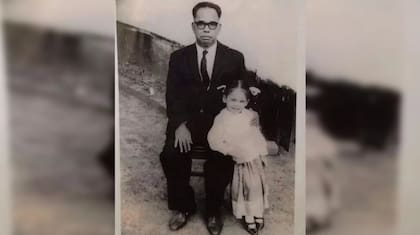 Kamala Harris a los 5 años junto a su abuelo materno, P.V. Gopalan (Twitter)