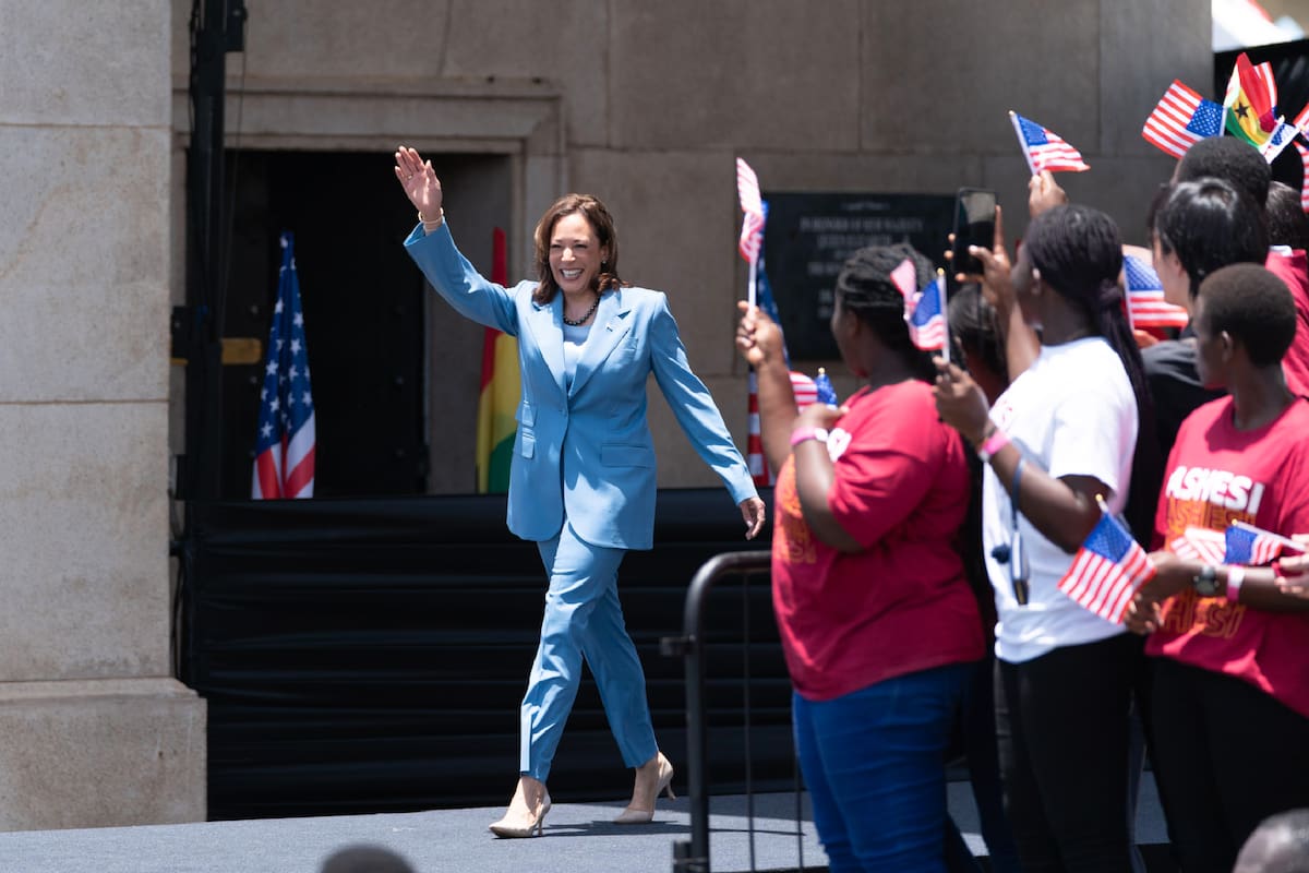 Kamala Harris durante su visita a África; la gira de la vicepresidenta de EE.UU. la llevará a naciones que enfrentan serias dificultades económicas