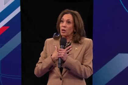 Kamala Harris habla del sistema migratorio de Estados Unidos en un foro de latinos