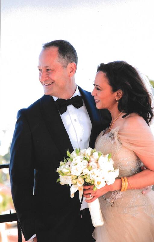 Kamala Harris junto a su esposo, Douglas Emhoff, el día de su boda