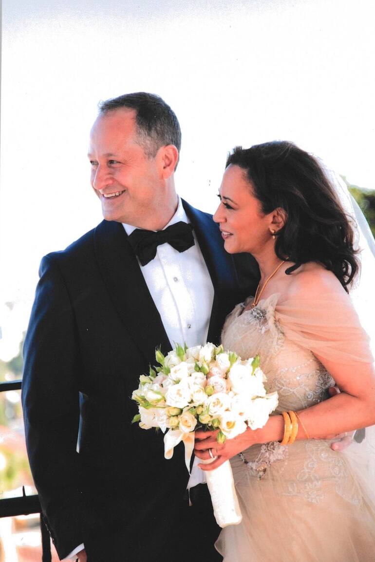 Kamala Harris junto a su esposo, Douglas Emhoff, el día de su boda