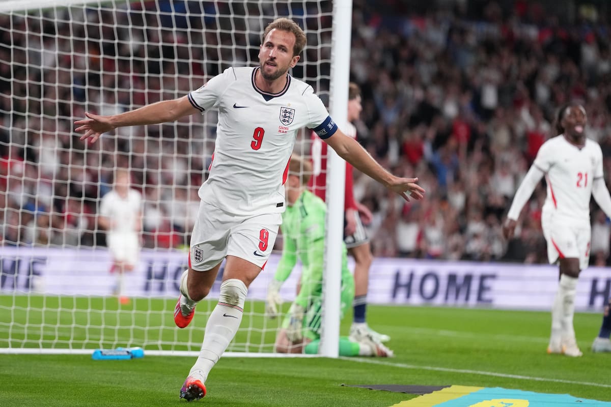Kane festeja uno de sus goles en la victoria sobre República Checa