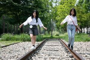 Kang Nara, a la izquierda, y Yoon Miso encontraron en la moda un camino para liberarse de las ataduras del régimen de Corea del Norte