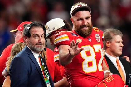 Kansas City Chiefs tight end Travis Kelce (87) waves after the NFL Super Bowl 58 football game against the San Francisco 49ers Sunday, Feb. 11, 2024, in Las Vegas. The Kansas City Chiefs won 25-22 against the San Francisco 49ers. (AP Photo/Frank Franklin II)