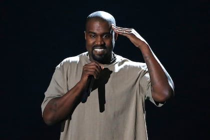 Kanye volvería a foclailzarse en la música, luego de sus erráticos tuits