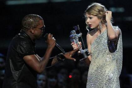 Kanye West, el día que frustró e festejo de Taylor Swift en la entrega de premios MTV VMA, de 2009