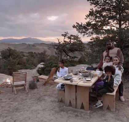 Kanye West, Kim Kardashian y sus hijos en Monster Lake Ranch
