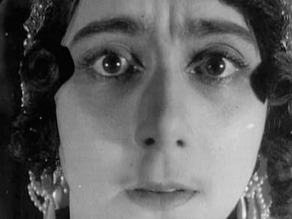 Karalli, en una escena del film "Después de la muerte"