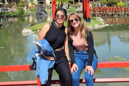 Karelly halló un sólido grupo de amigos en Argentina