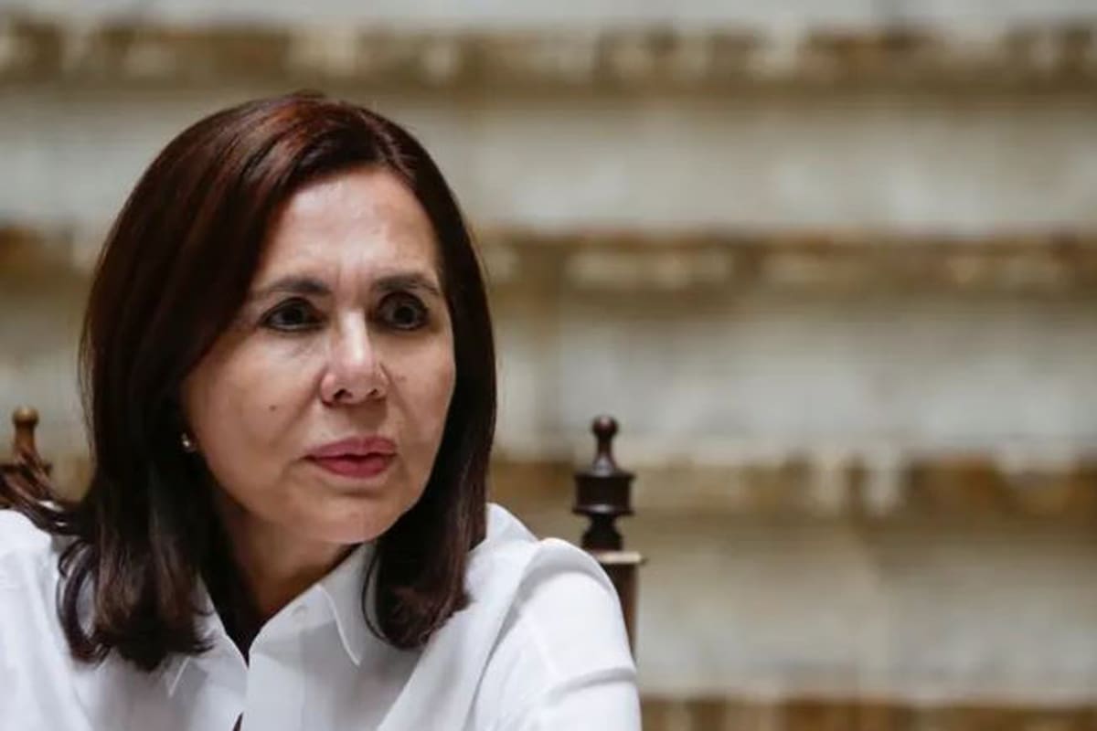 Karen Longaric