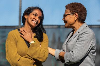 Karen Bass aventaja al resto de los candidatos con un 25%, pero cuenta con una imagen desfavorable