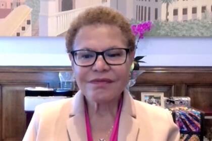 Karen Bass cuestionó las acciones de Trump en Washington D.C.