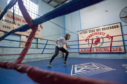 Karen entrena arriba del ring