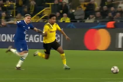 Karim Adeyemi dejó atrás a Enzo Fernández y consiguió el único tanto de Borussia Dortmund 1 vs. Chelsea 0, por la Champions League.