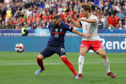 Karim Benzema, en acción con el seleccionado de Francia en un partido ante Dinamarca