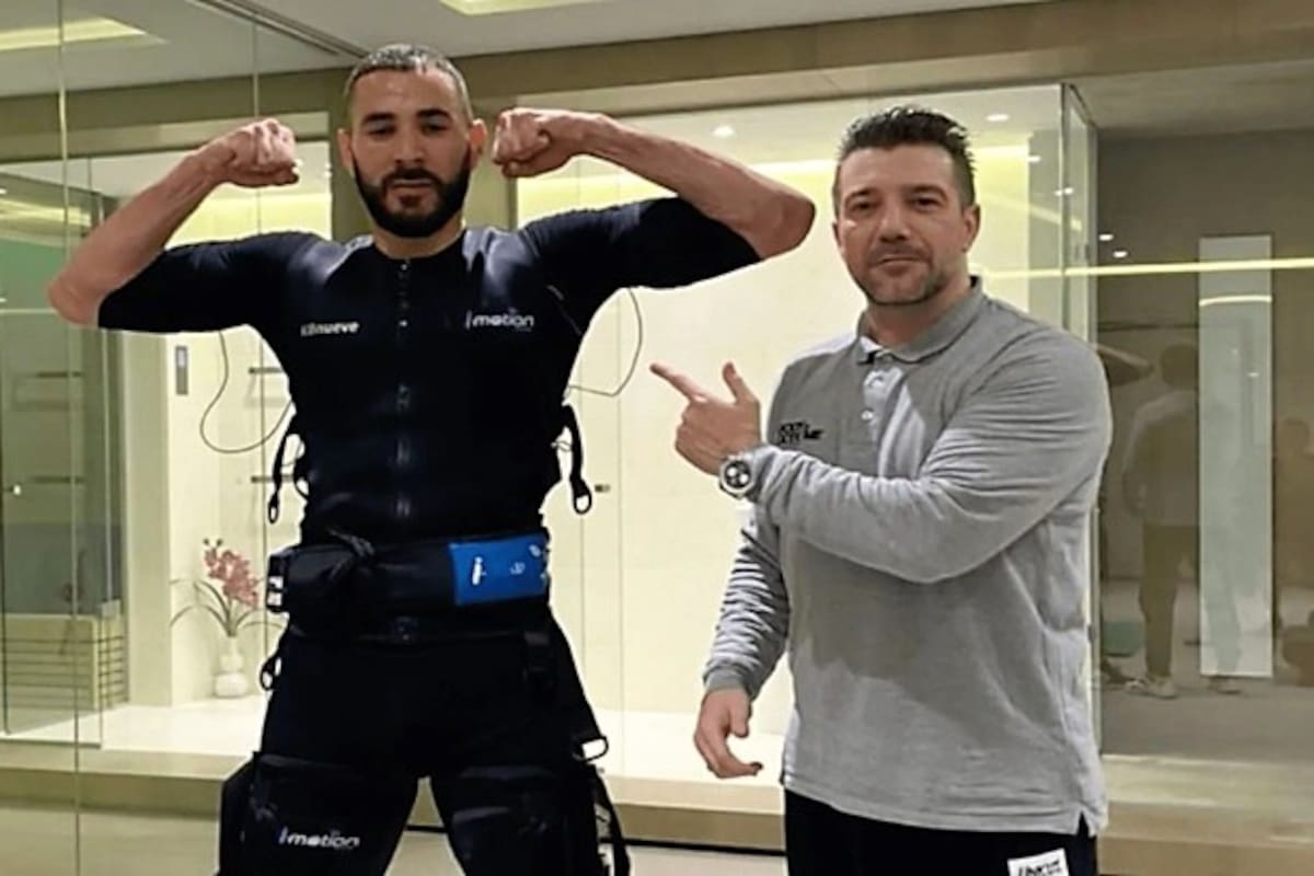 Karin Benzema, con el equipo de electroestimulación muscular, denominado I-Motion EMS