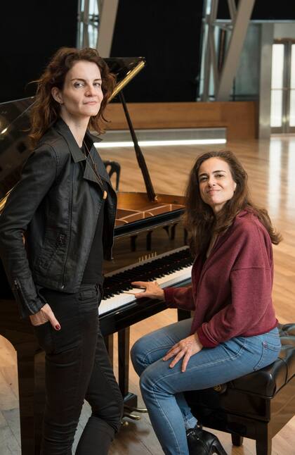 Karin (la pianista del clan de músicos Lechner-Tiempo) y Annie (la hija de Martha Argerich y Charles Dutoit) reconstruyen el clásico del cine sueco a partir de la propia mirada de una relación entre madre e hija