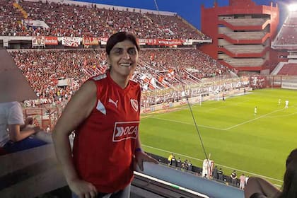 Karina Moyano, en el palco familiar en la cancha de Independiente