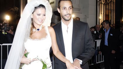 Karina Jelinek y Leonardo Fariña, en su casamiento en 2013