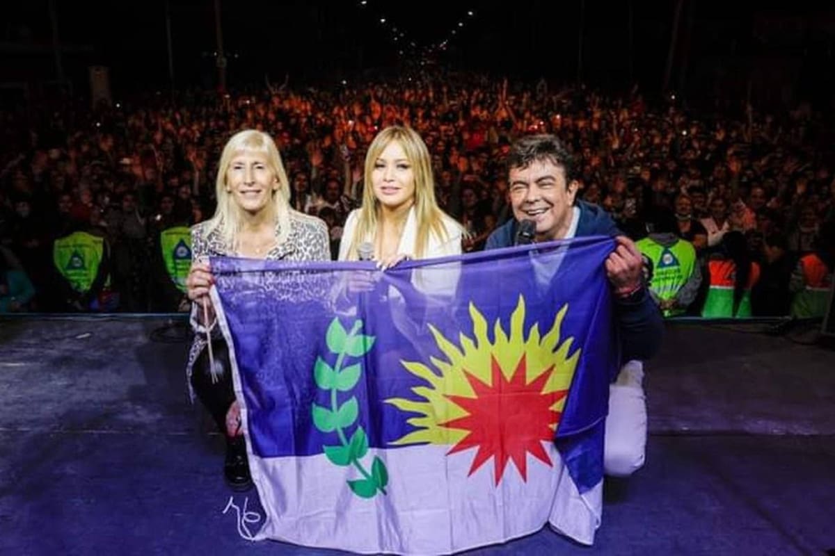 Karina La Princesita junto a Fernando Espinoza y a Silvia Francese, intendente y secretaria de Cultura y Educación de La Matanza, respectivamente.