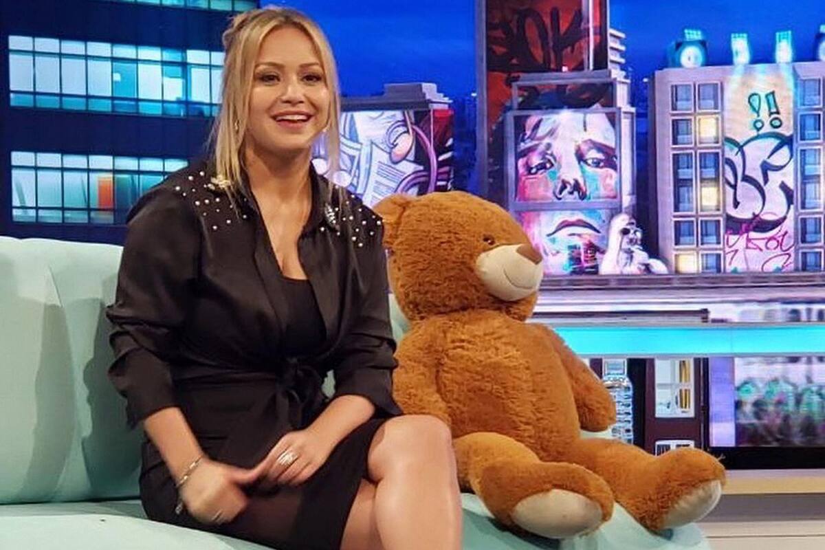 Karina "La Princesita" se somete al reportaje de Jey Mammon.