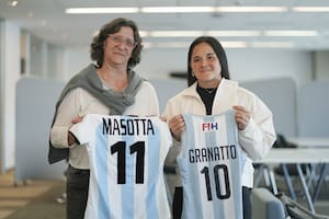 Karina Masotta y Majo Granatto, capitanas de las Leonas; un cruce generacional que celebra los 25 años del equipo