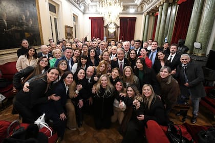 Karina Milei, con legisladores de LLA