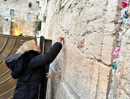 Karina Milei en el Muro de los Lamentos.