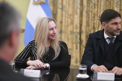 Karina Milei encabezó la firma del traspaso de la ruta A012 a Santa Fe