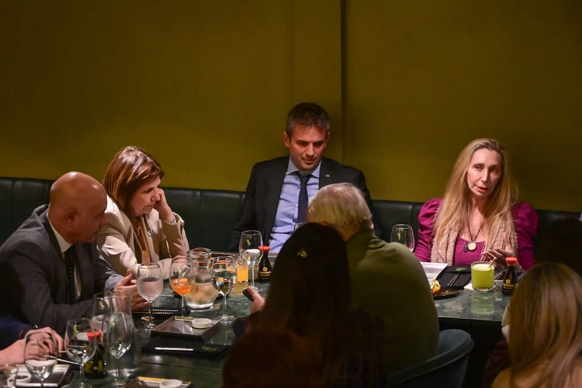 Karina Milei encabezó una reunión con senadores libertarios en un restaurante de Villa Urquiza