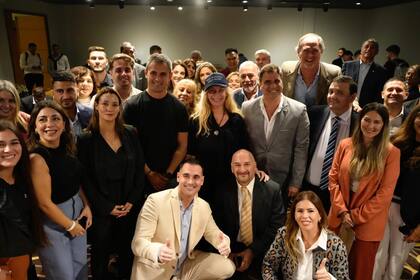 Karina Milei, escoltada por Martín Menem y Lisandro Catalán, en una reunión partidaria de La Libertad Avanza en Tucumán