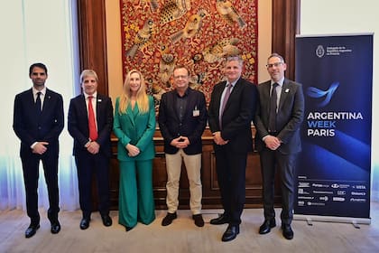 Karina Milei, junto a funcionarios y empresarios