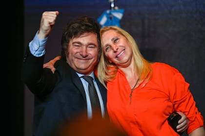 Karina Milei, junto a su hermano, el presidente electo