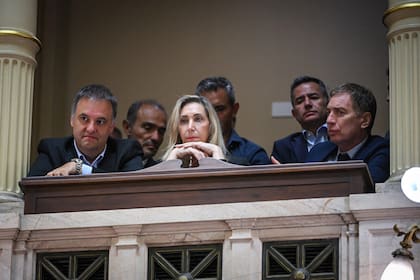 Karina Milei, Manuel Adorni y Diego Santilli, en el Senado