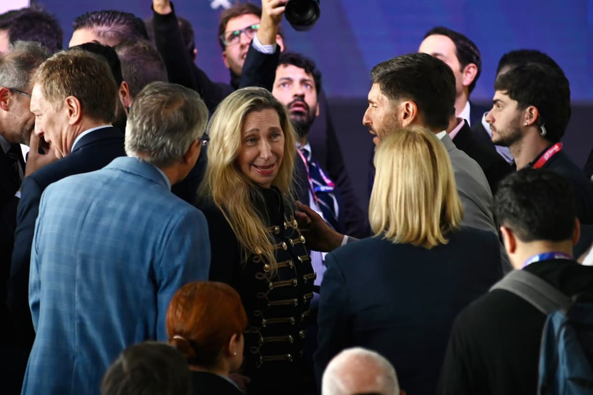 Karina Milei saluda a Maximiliano Pullaro durante la cumbre de negocios en Rosario