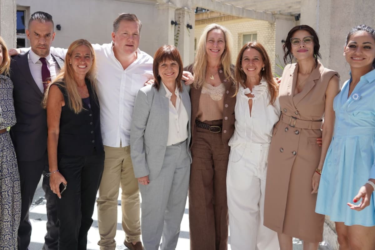 Karina Milei y Bullrich, junto a los legisladores de LLA
