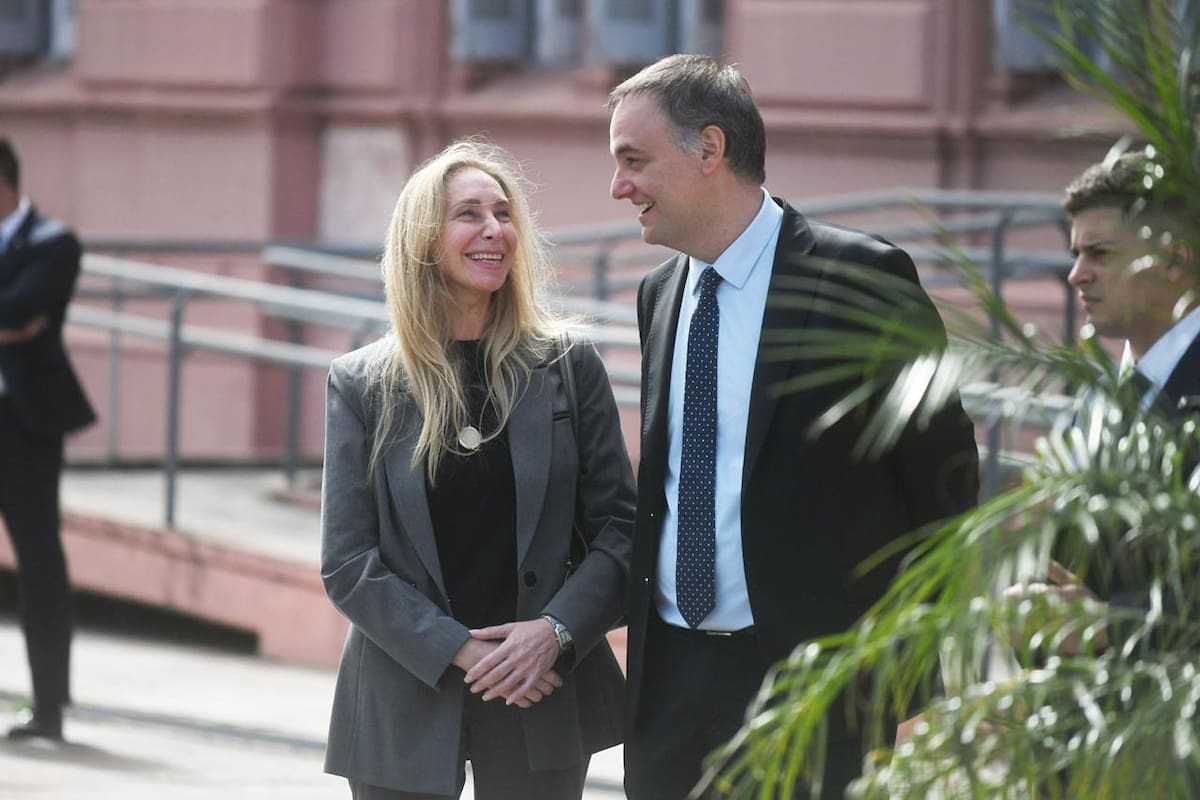 Karina Milei y Manuel Adorni, hoy, en la Casa Rosada, tras una visita conjunta al Instituto Malbrán