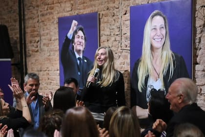 Karina Milei y Martín Menem, en el local partidario de LLA en San Telmo: allí reunió a los diputados y senadores oficialistas a los que había convocado el Presidente