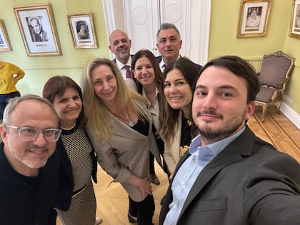 Karina Milei y Patricia Bullrich, en la foto que selló el acuerdo de compartir bloques en la Legislatura bonaerense