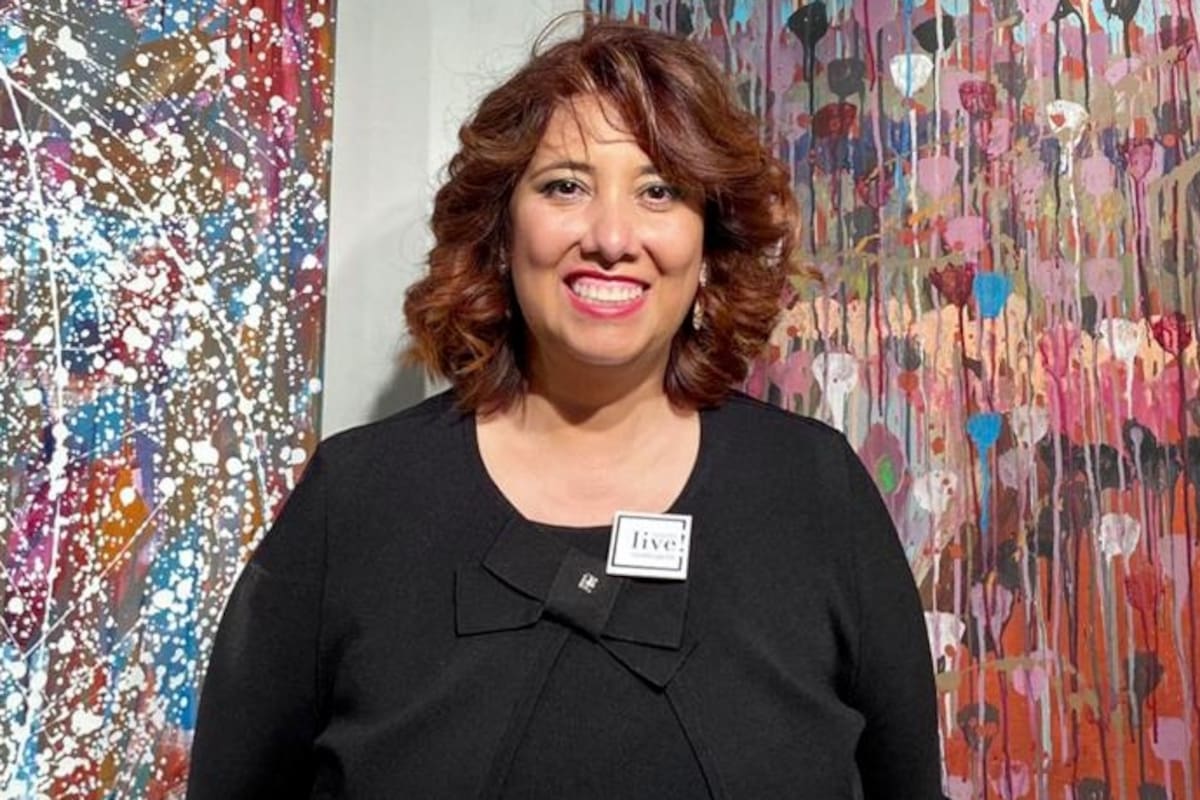 Karina Salazar cambió San Telmo por Suiza: allá, canta en velorios, una costumbre habitual