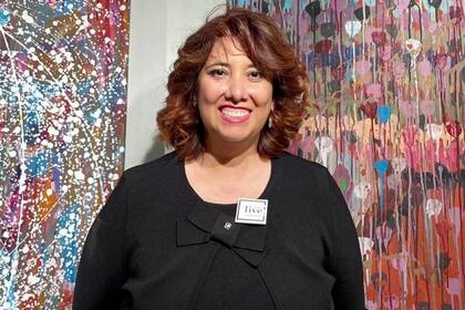 Karina Salazar cambió San Telmo por Suiza: allá, canta en velorios, una costumbre habitual