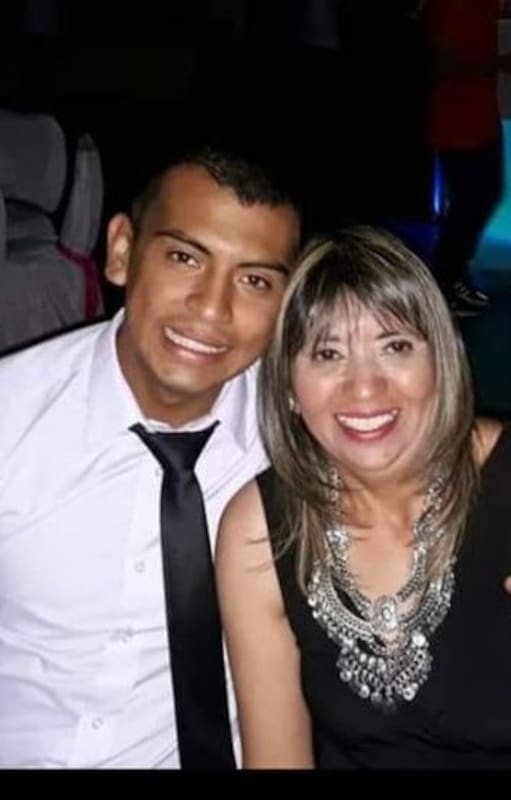 Cristian Ortega junto a su mamá, Karina Chazarreta