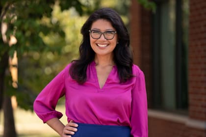 Karina Villa, senadora por el distrito 25 de Illinois, busca eliminar las multas como castigos en las escuelas públicas
