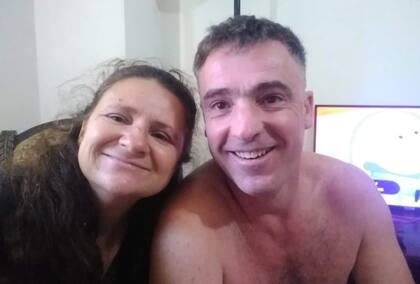 Karina y Daniel, uno de sus hermanos.