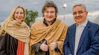 Karina y Javier Milei con el Gobernador Raúl Jalil