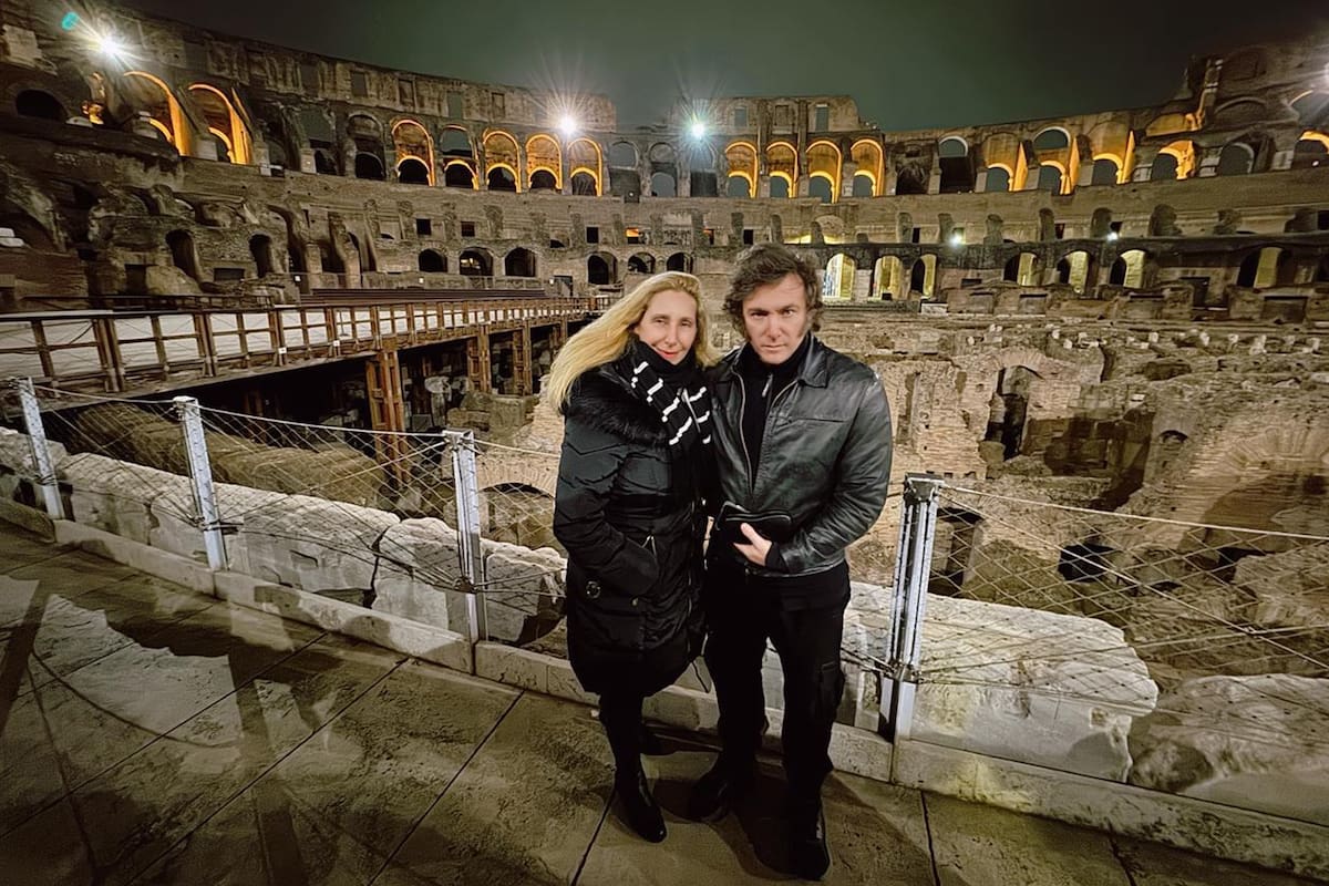Karina y Javier Milei, en el Coliseo de Roma
